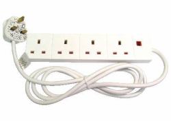 Cables Direct RB-02M04D Verlängerungskabel 2 m 4 AC-Ausgänge Indoor Weiß 