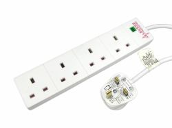 Cables Direct RB-05M04SPD Spannungsschutz 4 AC-Ausgänge 220-240 V Weiß 5 m 