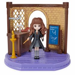 Wizarding World Harry Potter - Hogwarts Zauberkunst Klassenzimmer Spielset mit exklusiver Hermine Granger Sammelfigur 