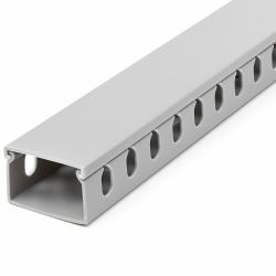 StarTech.com 2m Verdrahtungskanal 38x25mm - Kabelkanal mit 8mm Schlitze - PVC-Netzwerkkabelabdeckung - bis zu 20 Kabel - UL geprüft (StarTech.com Open Slot Cable Managemen)