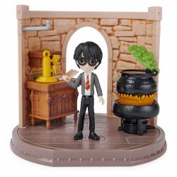 Wizarding World Harry Potter, Magical Minis Potions Classroom with Exclusive Harry Potter Figure and Accessories, Kids Toys for Ages 5 and up (Spin Master WW Potions Classroom - 606)
